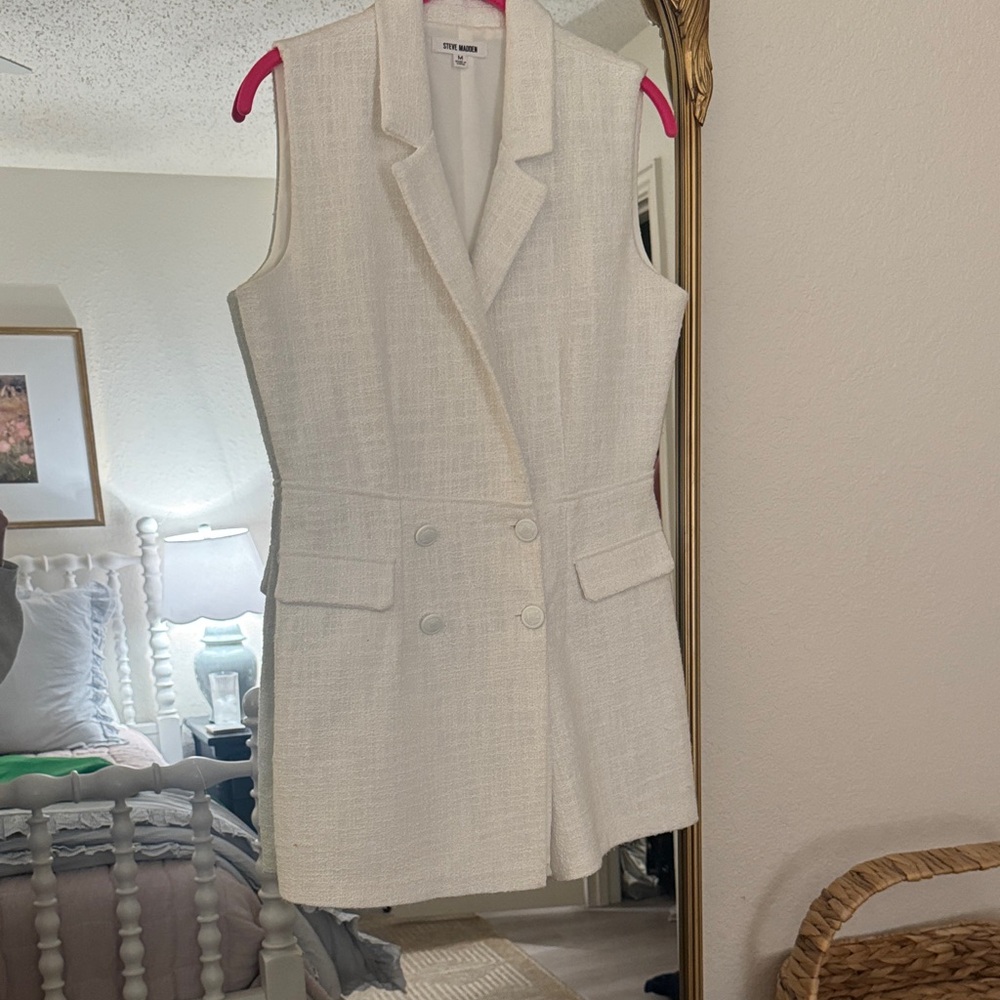 Steve Madden Ivory Sleeveless Vest